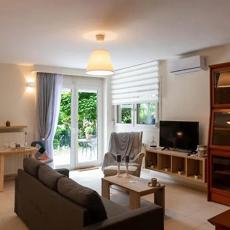 Private Garden House In Panorama- Lux شقة *
