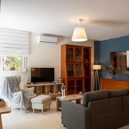 Private Garden House In Panorama- Lux شقة